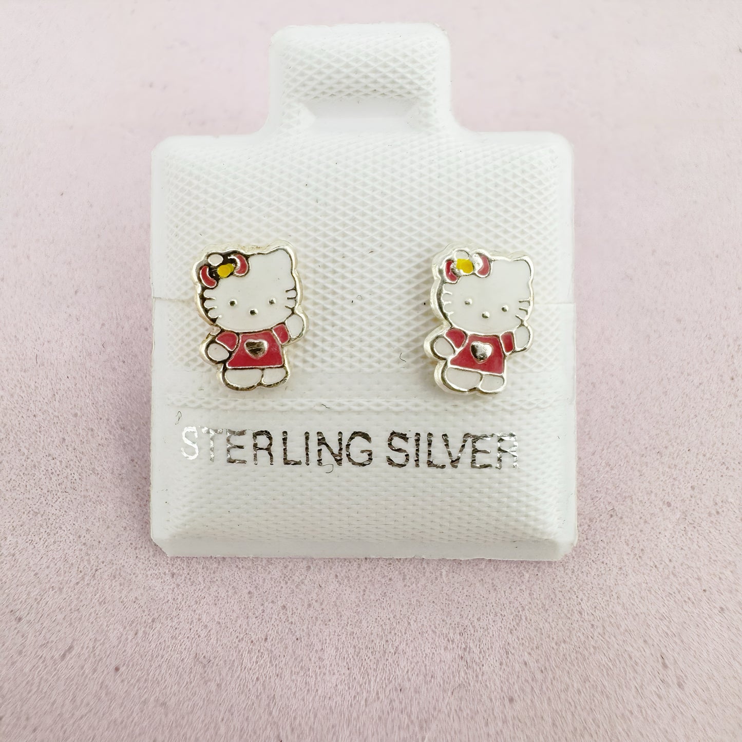 Arete Broquel Kitty esmaltada