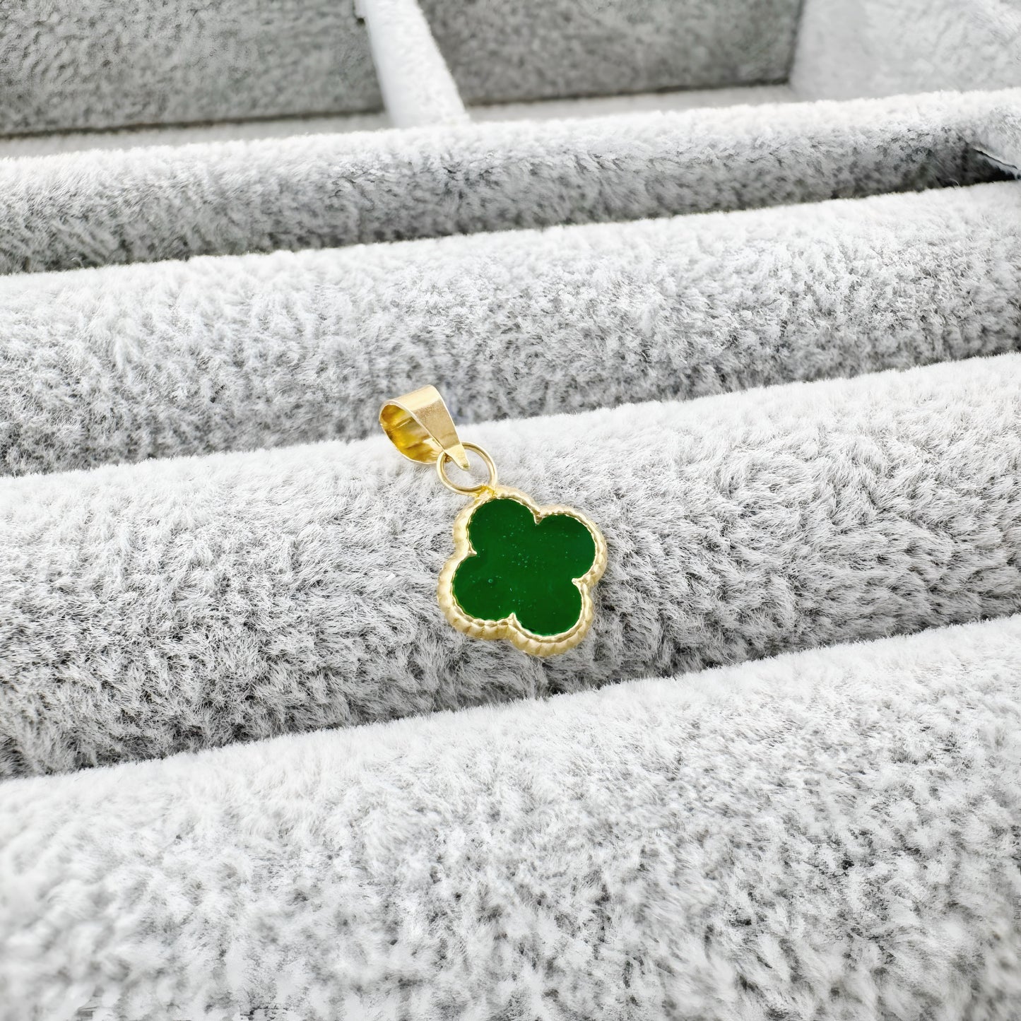 Dije trébol Verde 8.2 mm Oro 10k