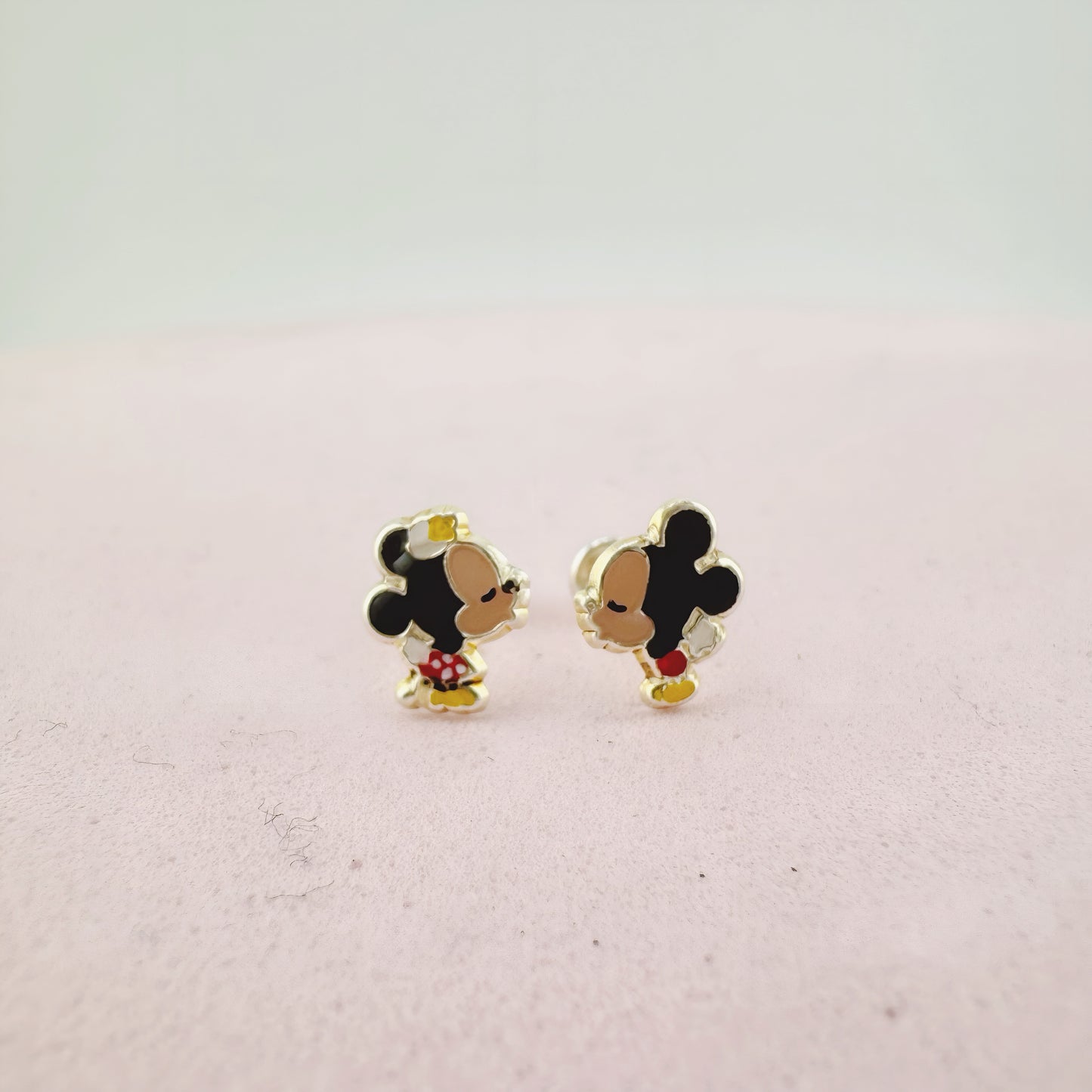 Arete Broquel Beso Mickey y Mimi Plata 925
