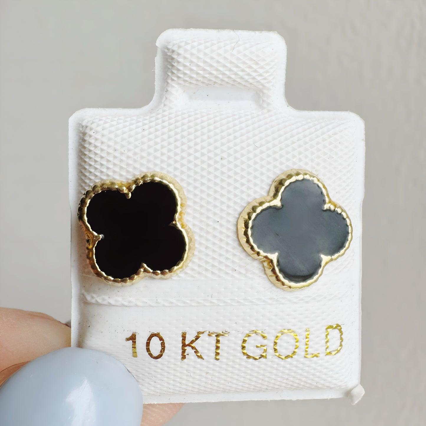 Arete broquel Trébol negro grande Oro 10k