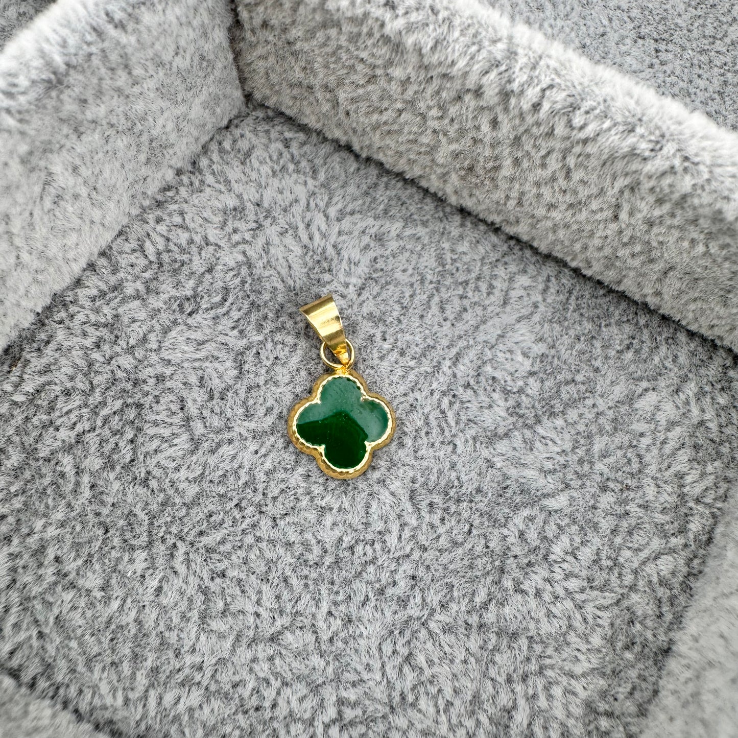 Dije trébol Verde 8.2 mm Oro 10k