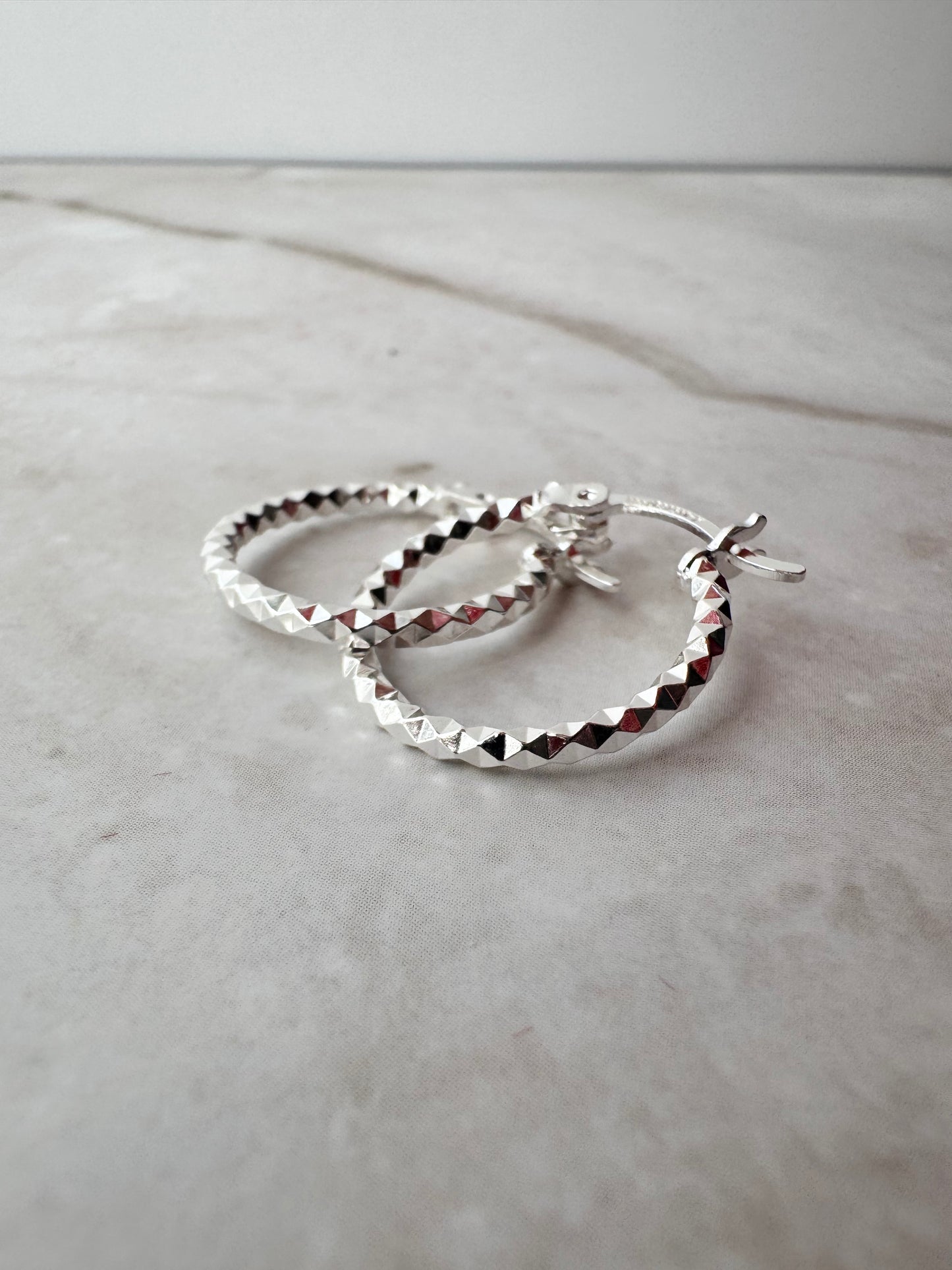 Arracada pico mediana