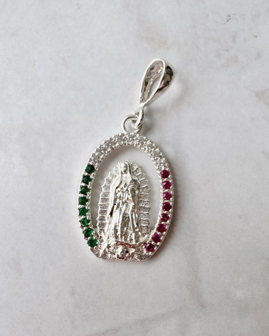 ✨ Dije de la Virgen de Guadalupe – Zirconias Verde, Blanco y Rojo ✨