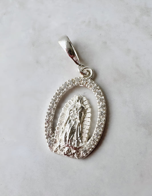 ✨ Dije de la Virgen de Guadalupe – Zirconia Blanca ✨