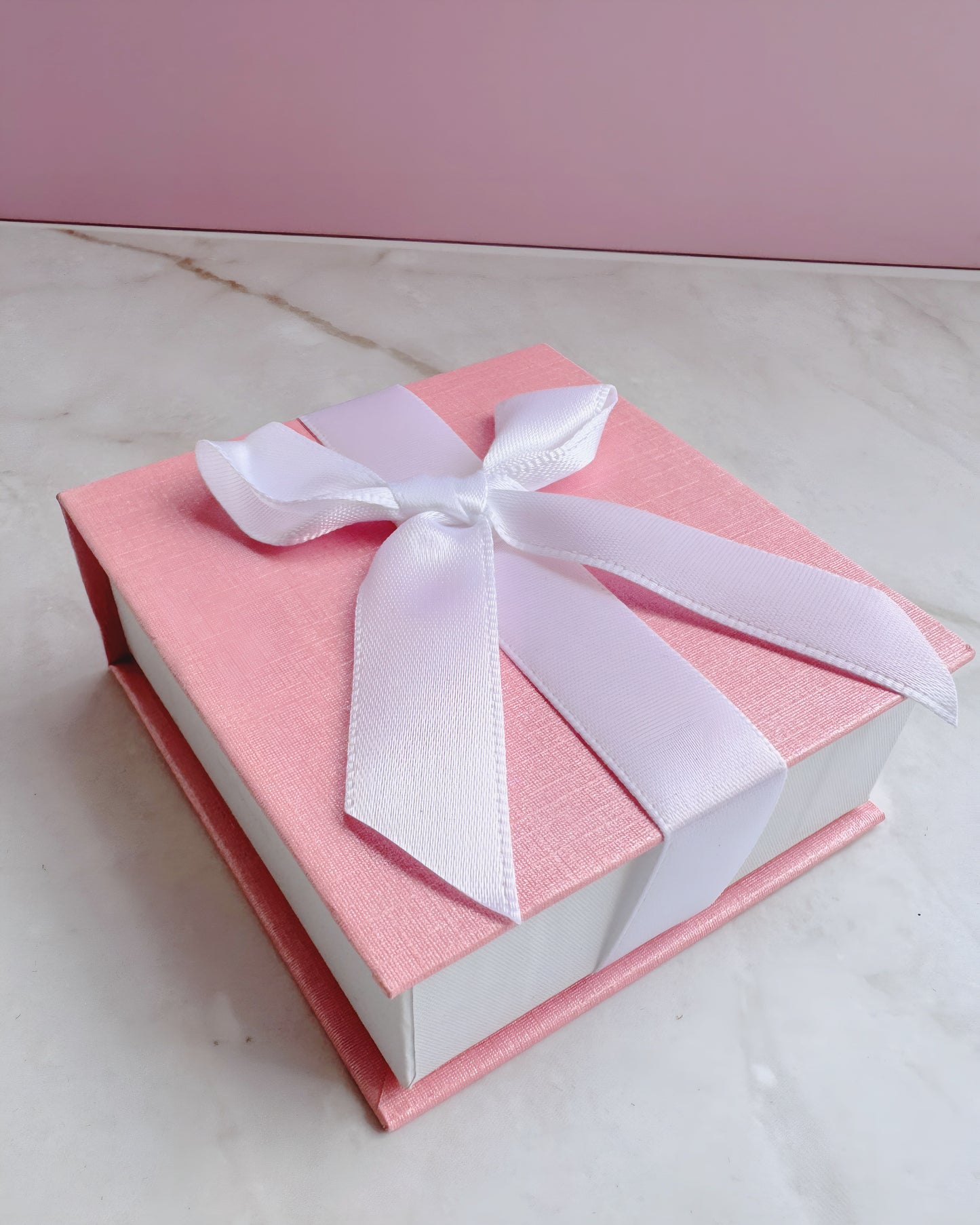 Estuche Iberia Rosa 🩷 Cadena y Dije